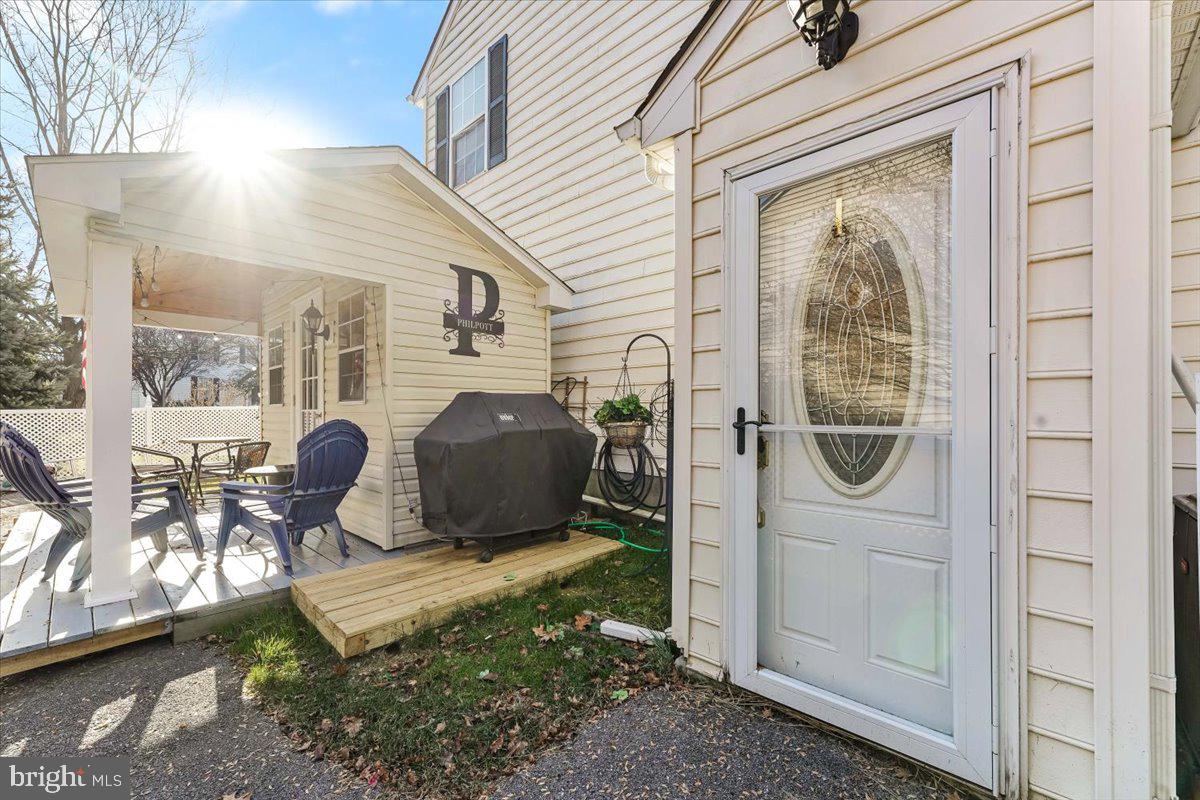 HAWTHORNE LANE - Residential Lease