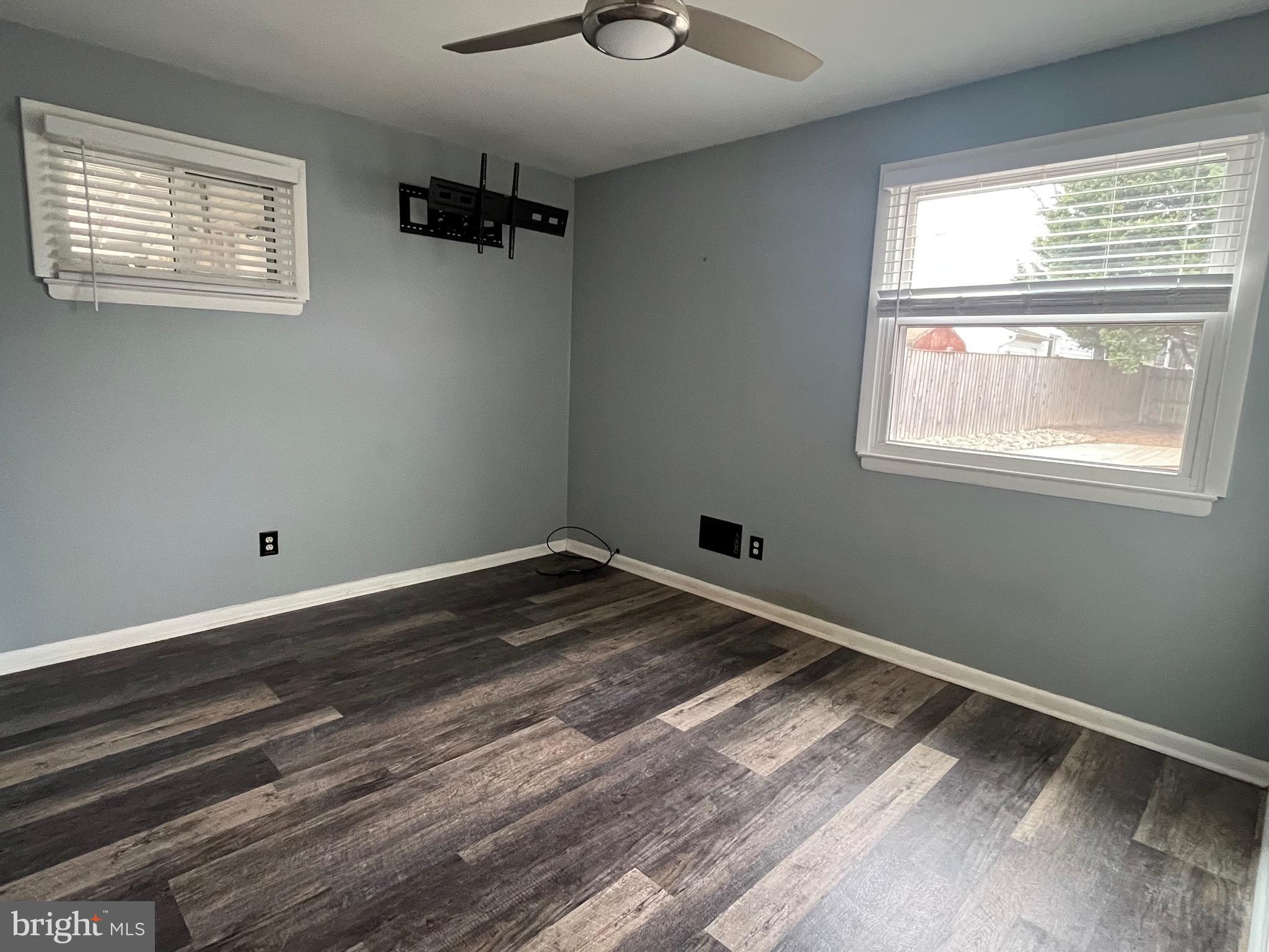 QUEENS PARK - Residential