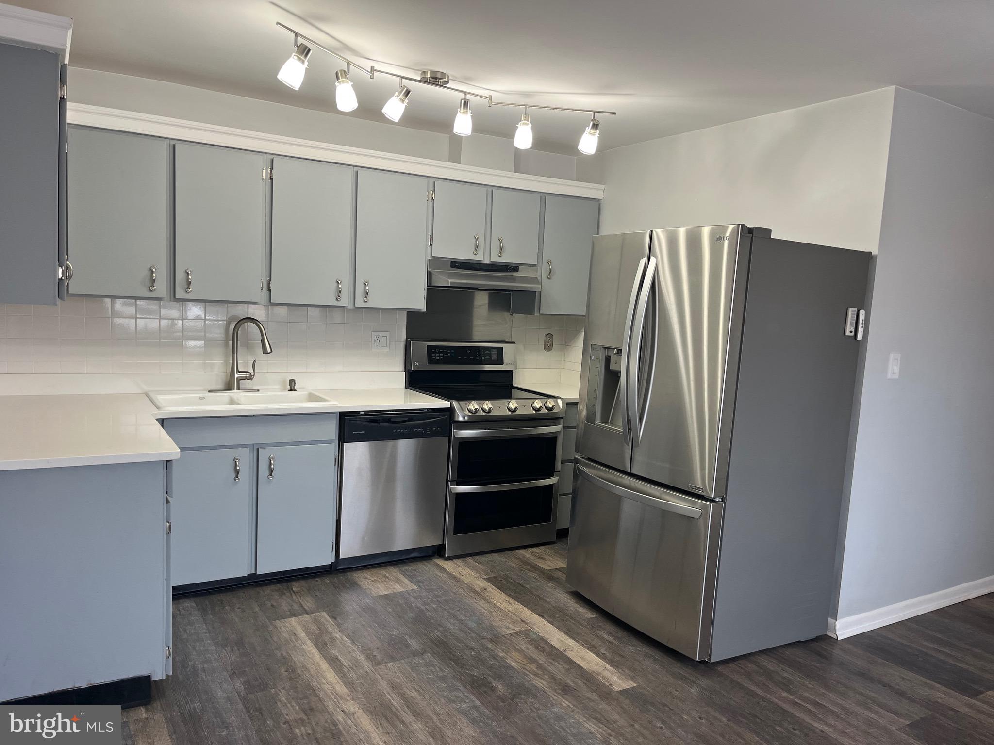 QUEENS PARK - Residential