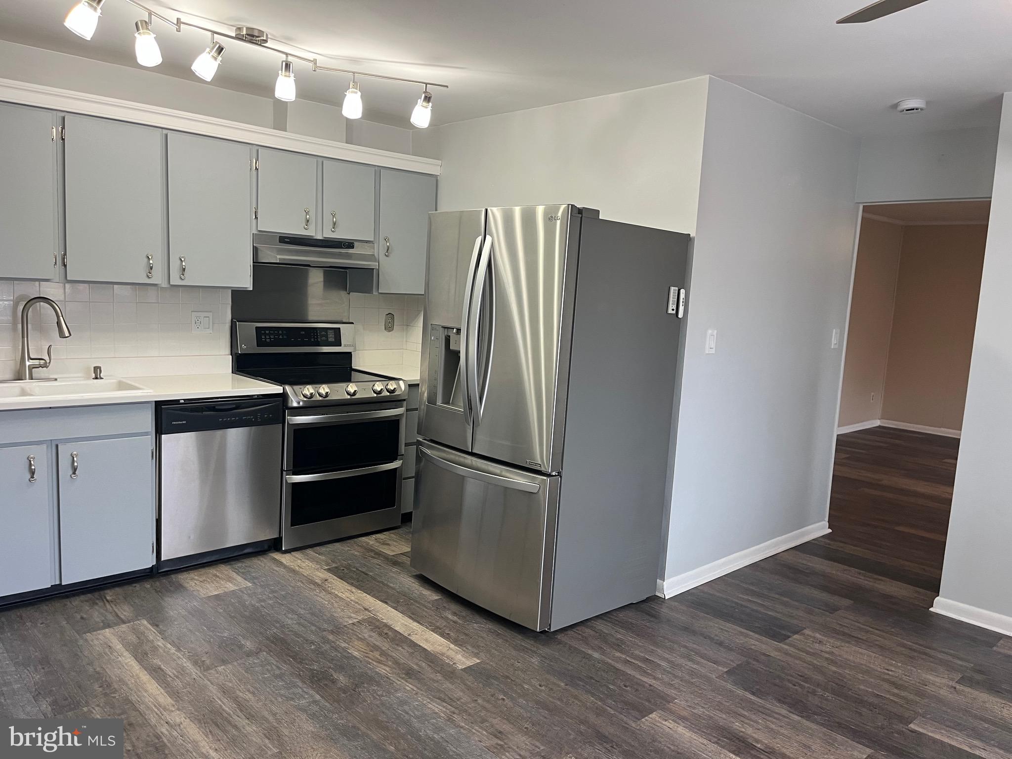 QUEENS PARK - Residential