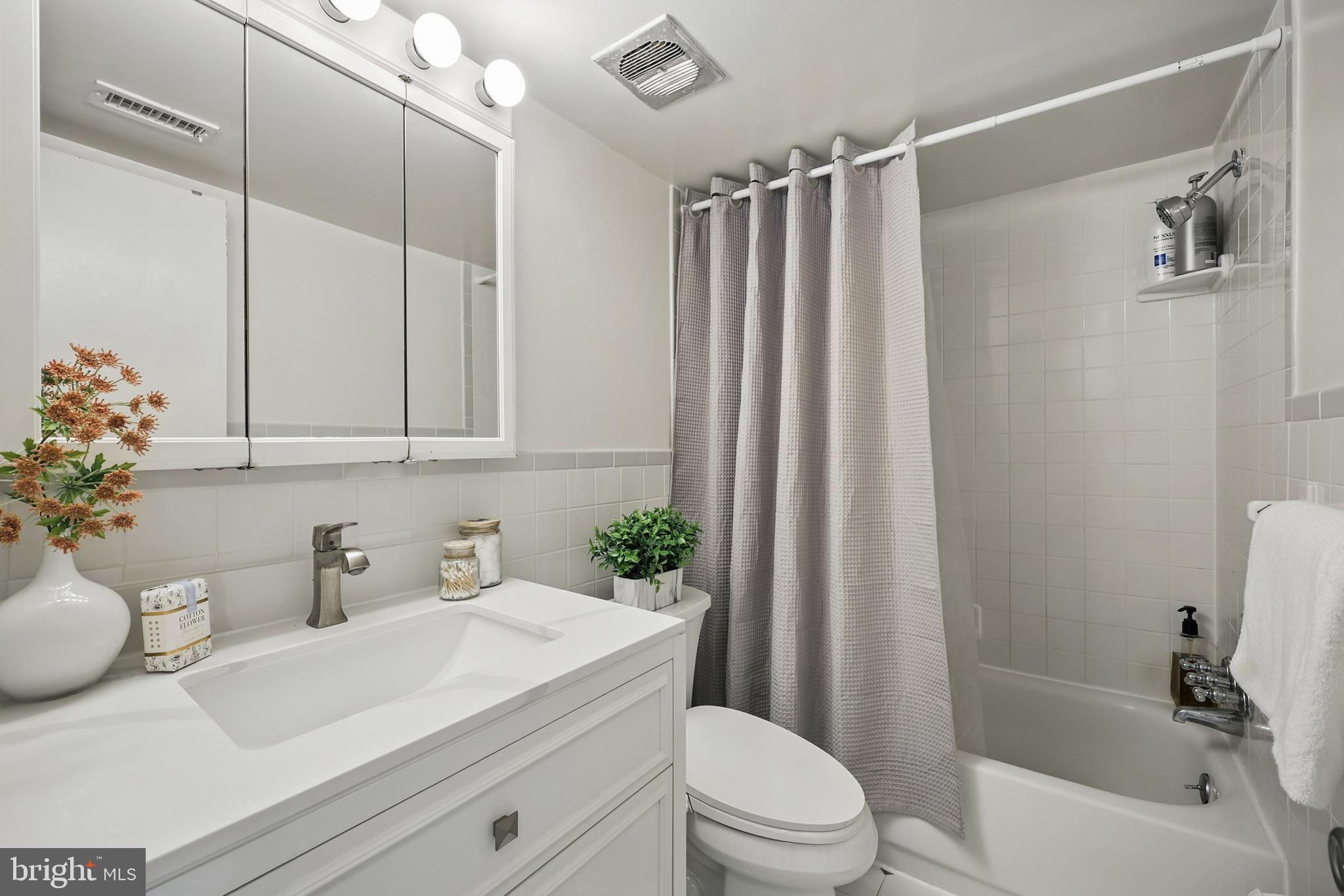 AMERICANA FINMARK - Residential