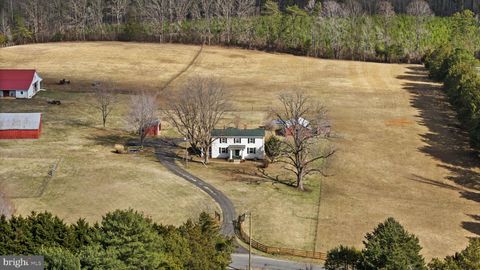 1815 COUNTRY ROAD BEAVERDAM VA 23015