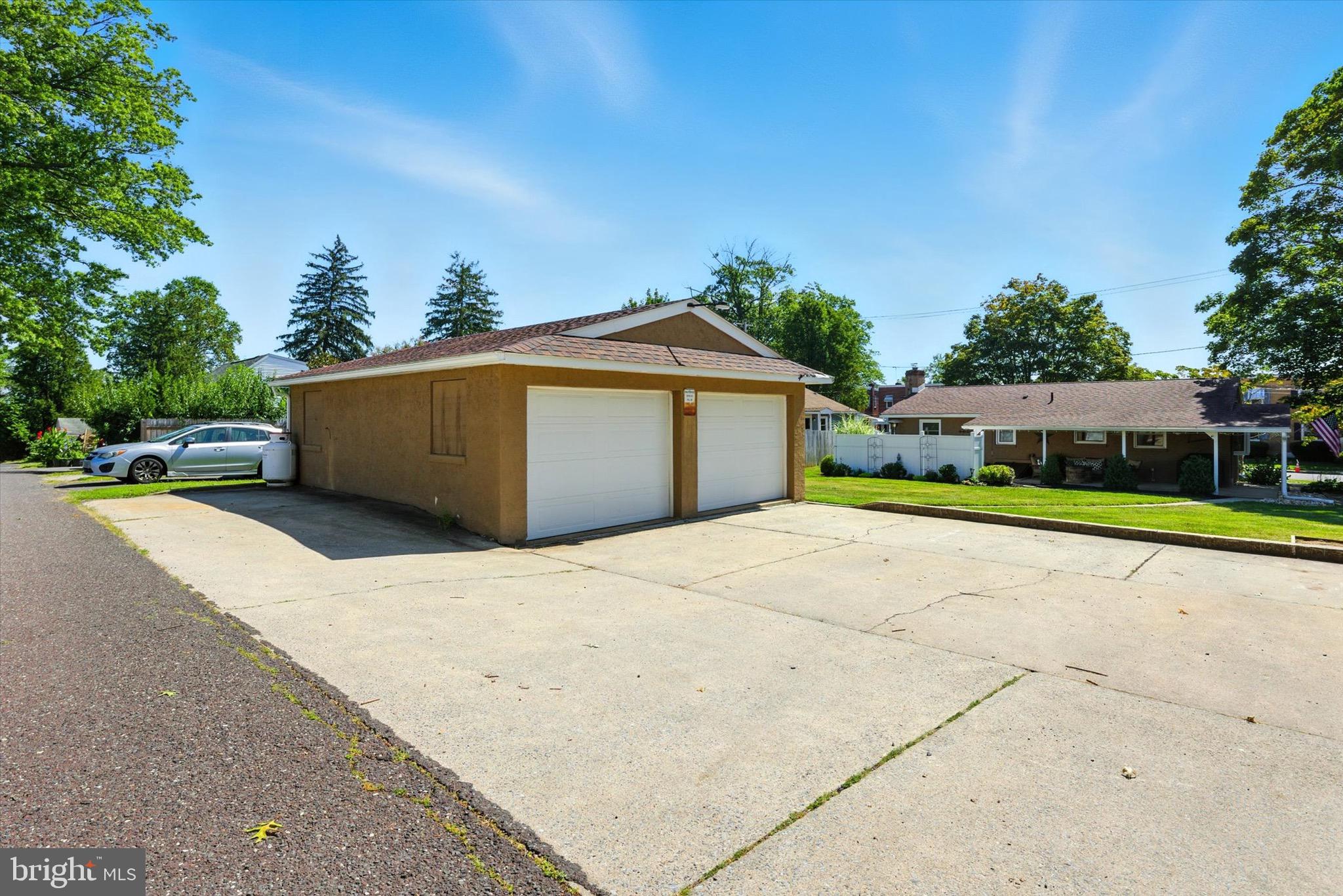 323 PIKELAND AVE