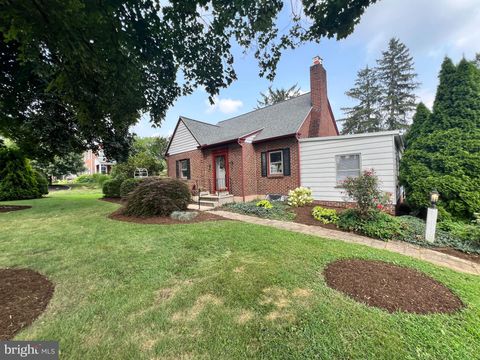 Photo of 739 Pearl Avenue, MANHEIM, PA 17545 (MLS # PALA2074866)