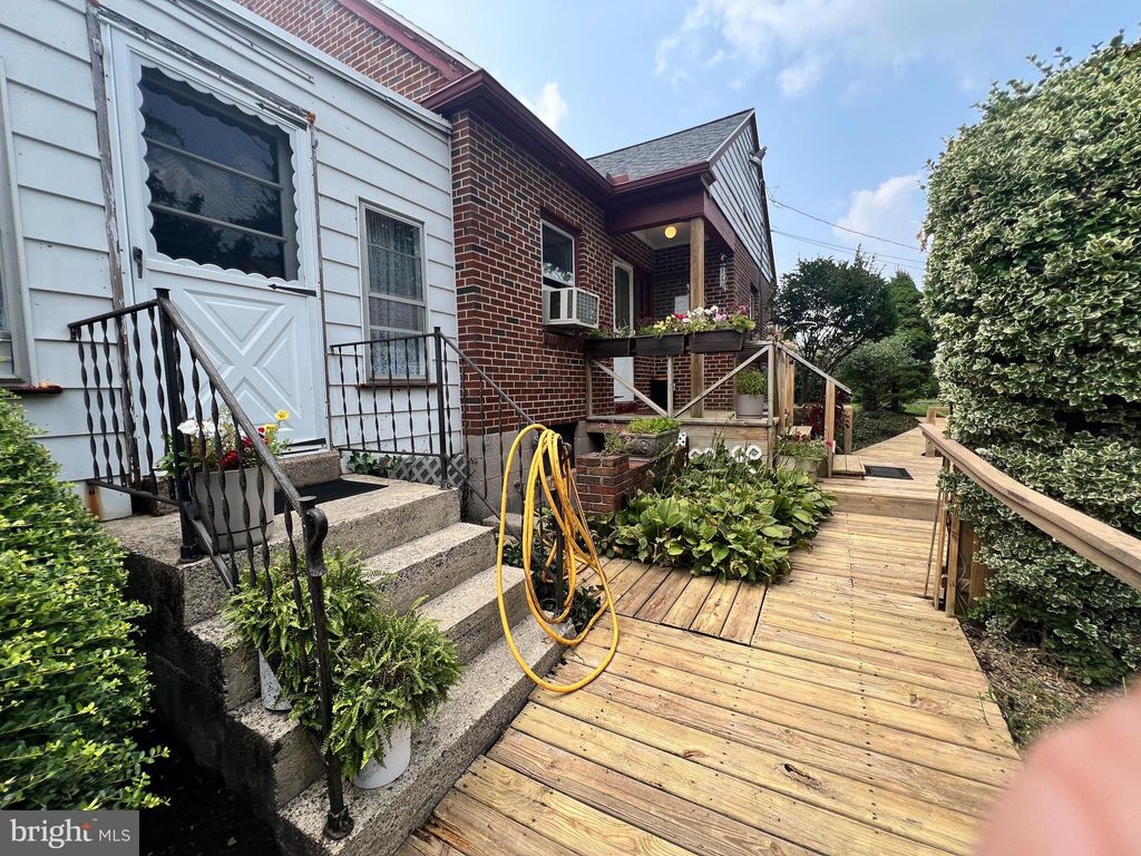 Photo of 739 Pearl Avenue, MANHEIM, PA 17545 (MLS # PALA2074866)