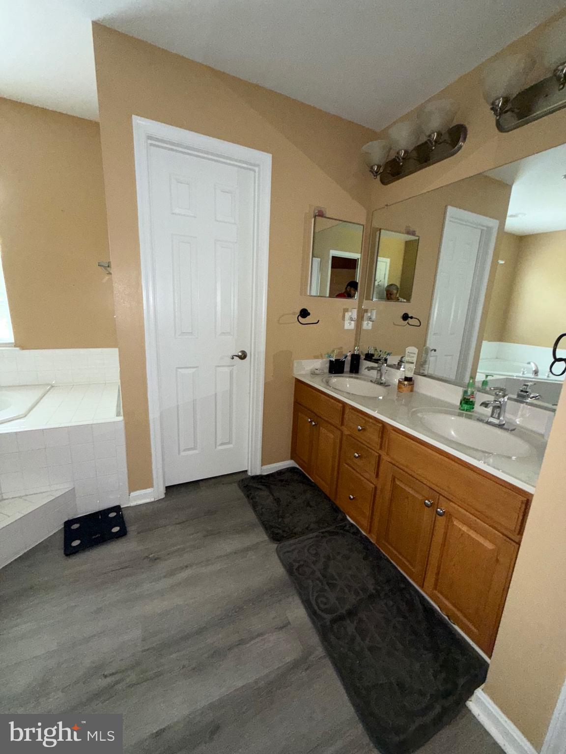 MANCHESTER FARMS - Residential