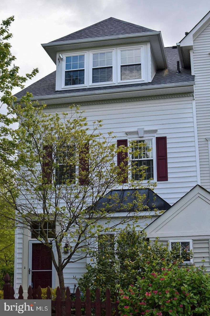 FANTASTIC PRIVATE LOCATION IN PINEY ORCHARD**PATIO OVERLOOK NATURE TRAILS**PREFER NO SMOKING AND NO PETS, WILL CONSIDER CASE BY CASE THOUGH**