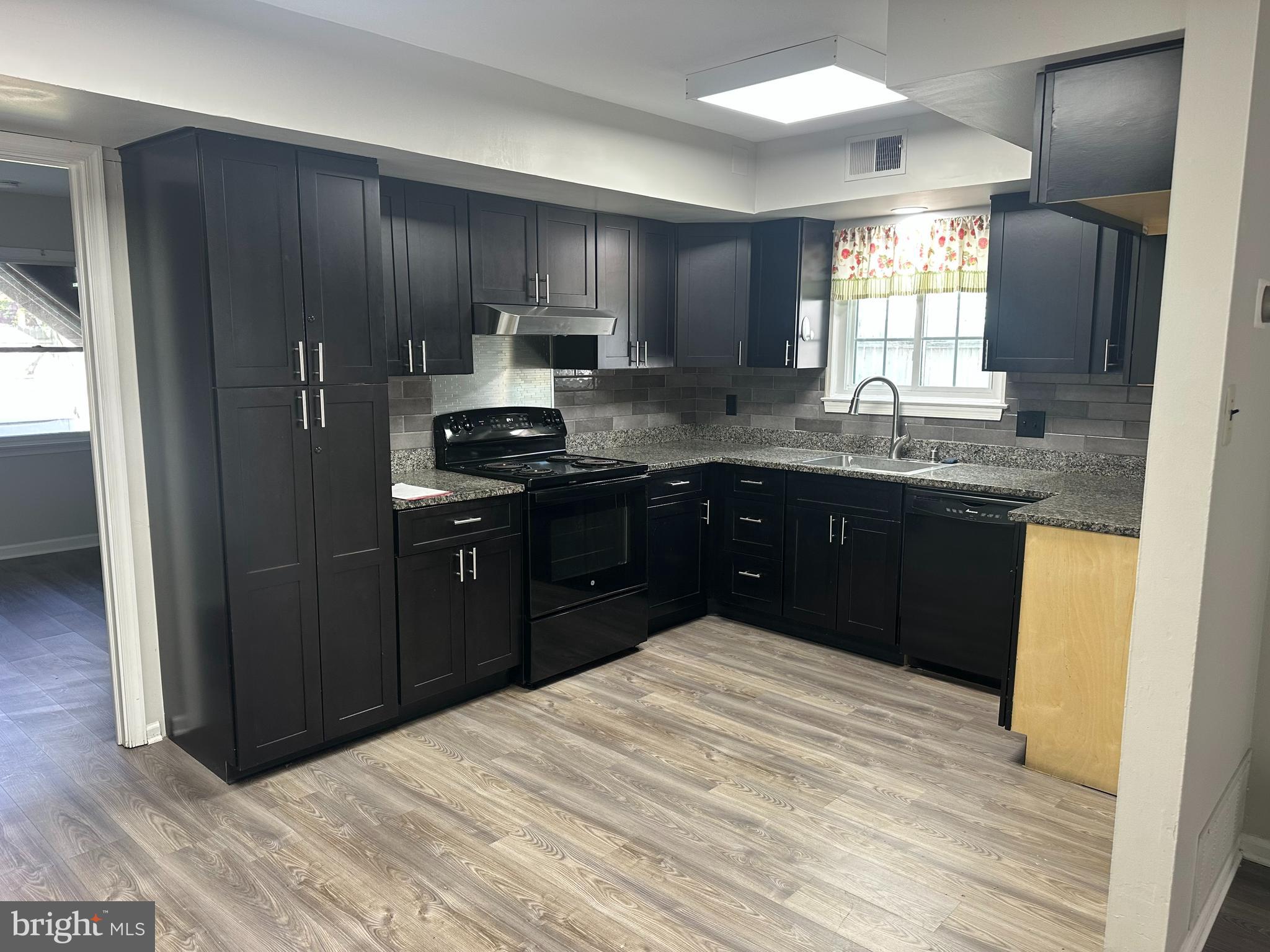 CEDAR GROVE ESTS - Residential