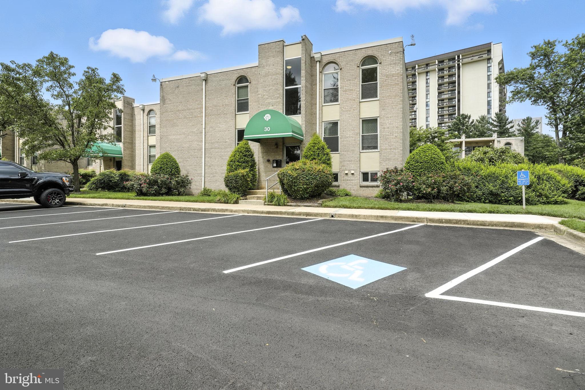 CANTERBURY SQUARE - Residential