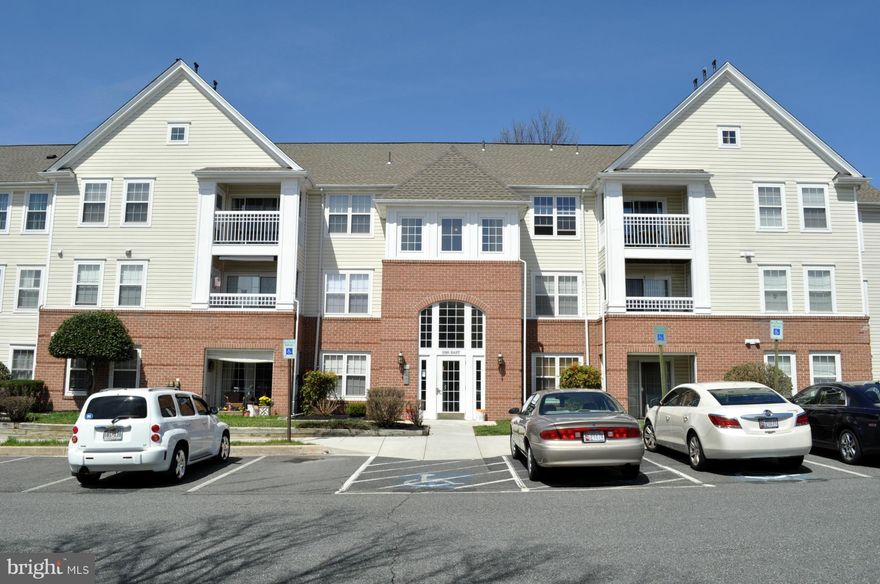 Bright third floor penthouse condo in a vibrant community. Access to the pool, tennis courts, gym, community center included in condo fees. Full sized W/D, hardwood floors, balcony, vaulted ceilings, open living space, secure entry, fresh paint. Single pet allowed with limitations. Convenient to everything. Great price for ownership.