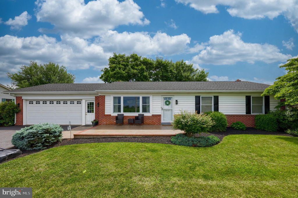 Photo of 624 S Kinzer Avenue, New Holland, PA 17557 (MLS # PALA2052380)