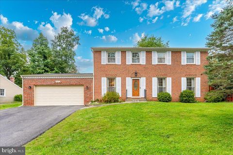 Photo of 8813 Tuckerman Lane, POTOMAC, MD 20854 (MLS # MDMC2199566)