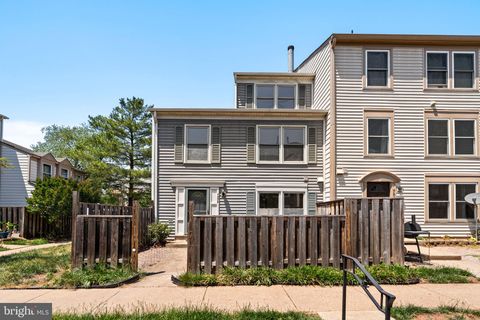 Photo of 7559 Belle Grae Drive, MANASSAS, VA 20109 (MLS # VAPW2119498)