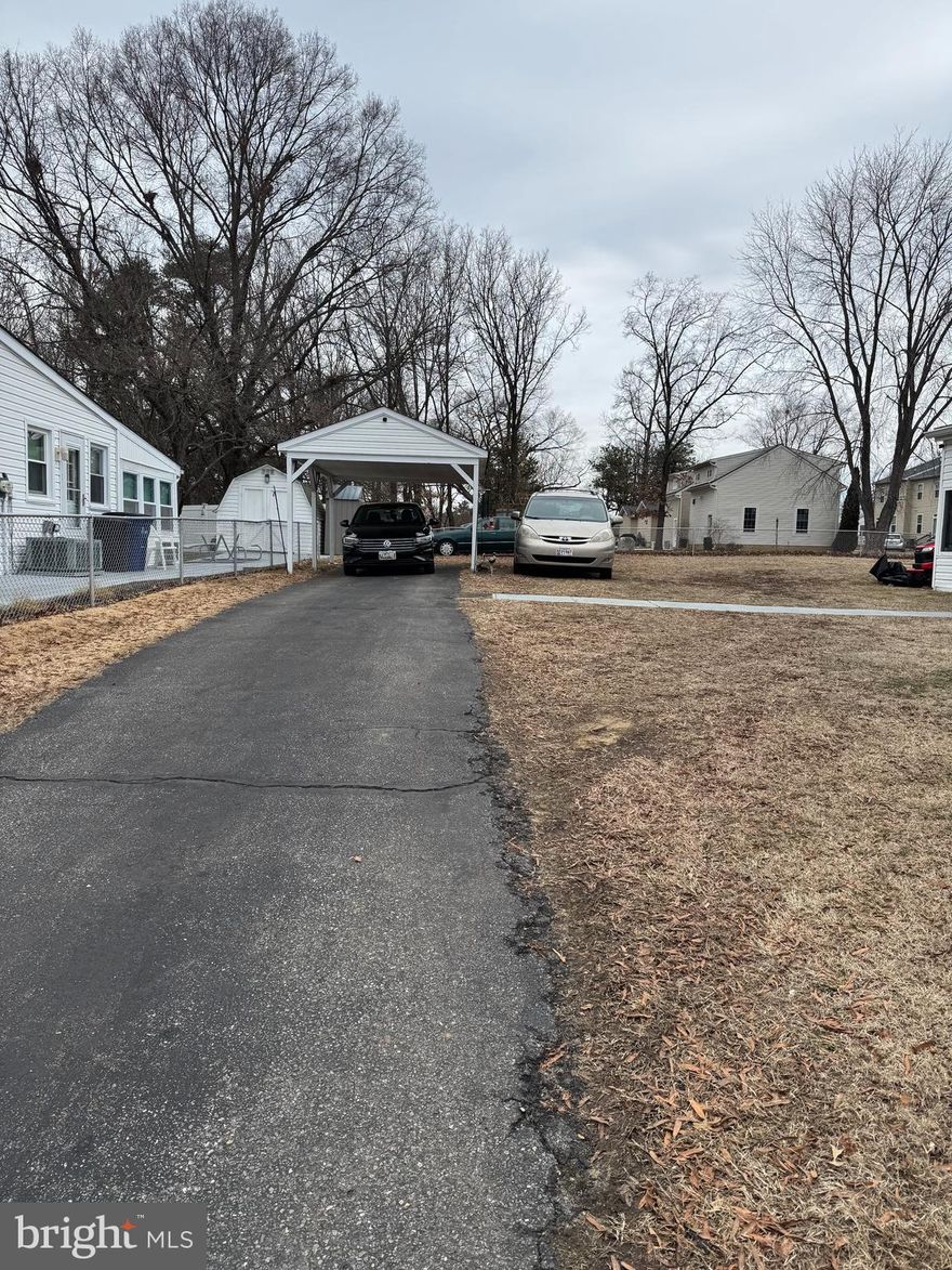 Fantastic opportunity to build your dream home in Annapolis! This lot is conveniently located near stores, retaurants and route 50. Lot is owned by the house next door so they are currently using it as an extended yard.