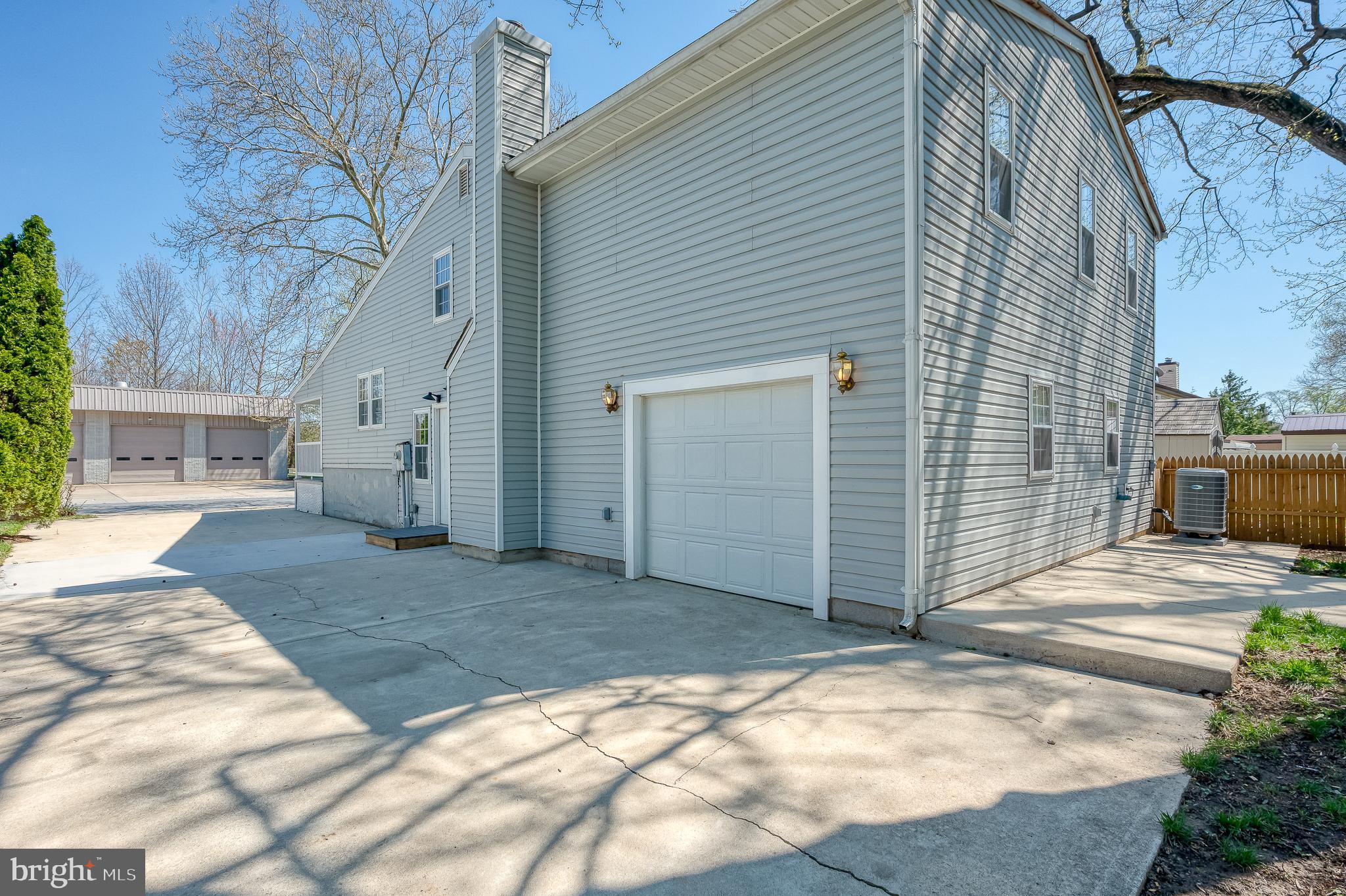 WILLOUGHBY WOODS - Residential