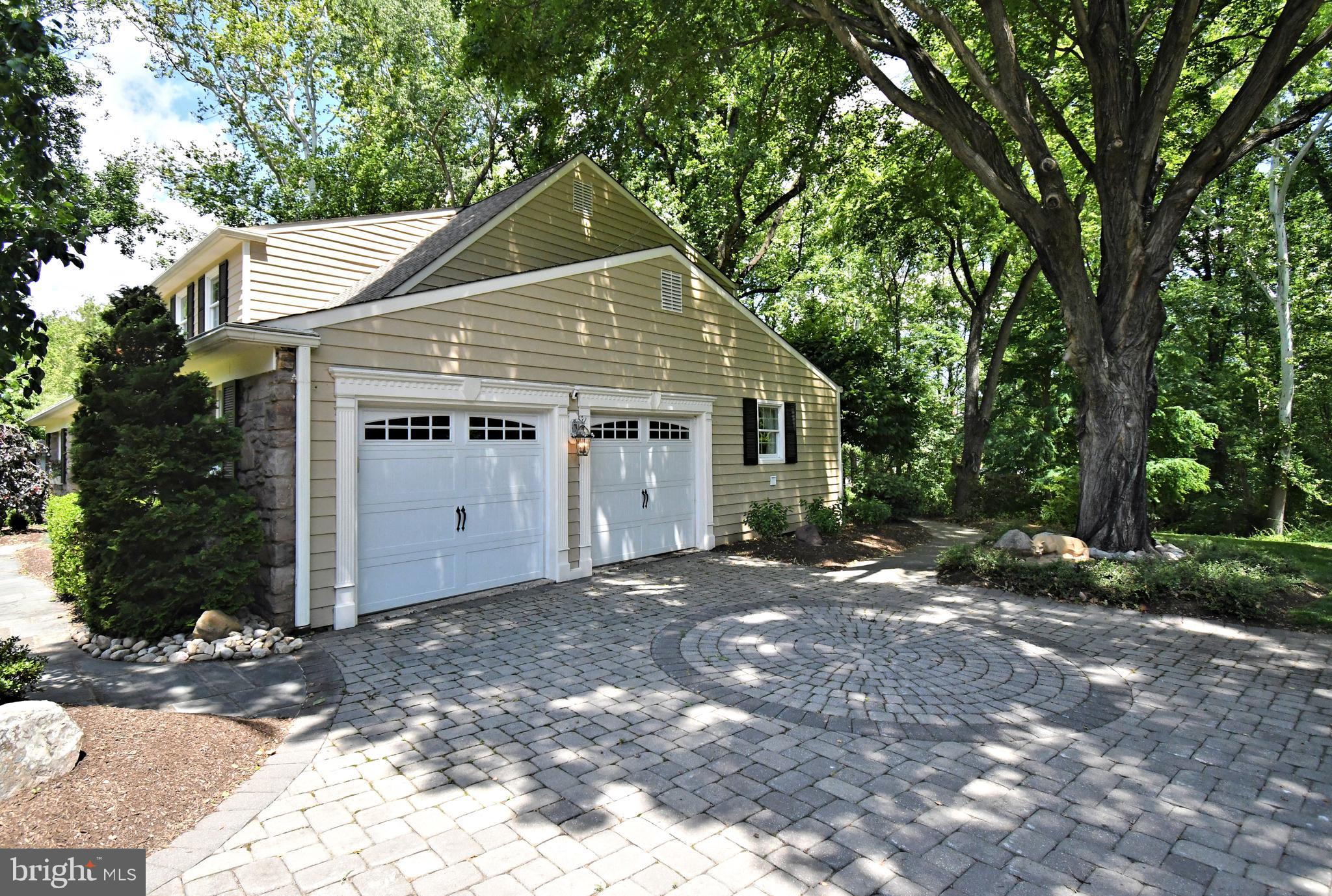 1138 UNIVERSITY DRIVE