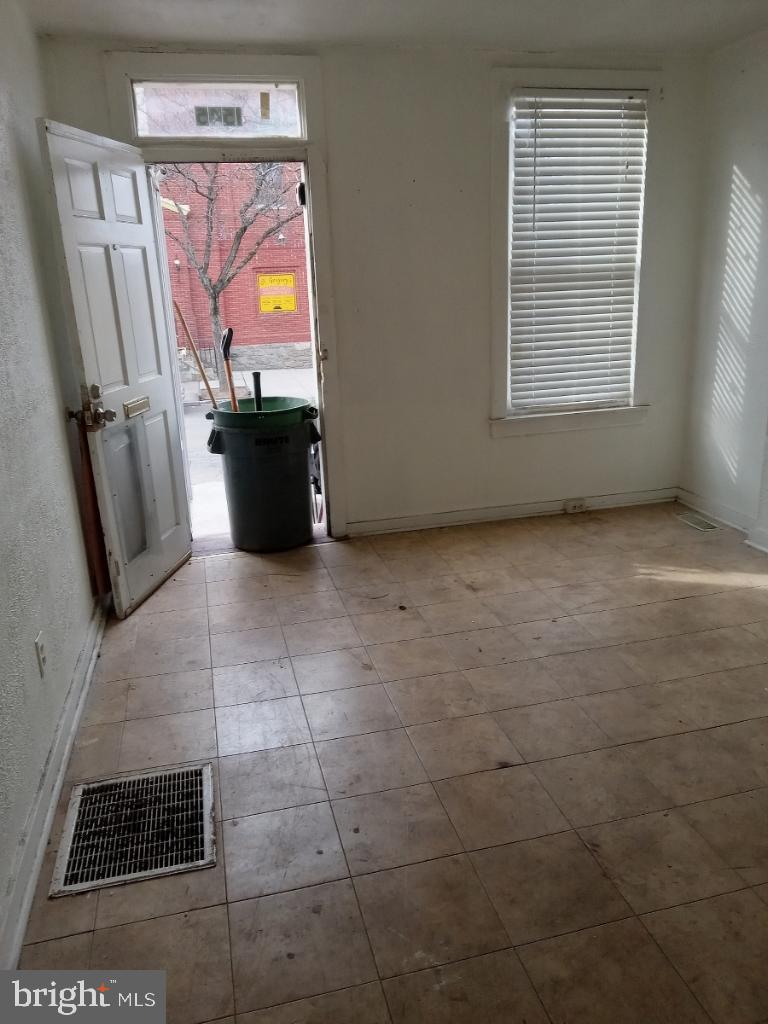 SANDTOWN-WINCHESTER - Residential