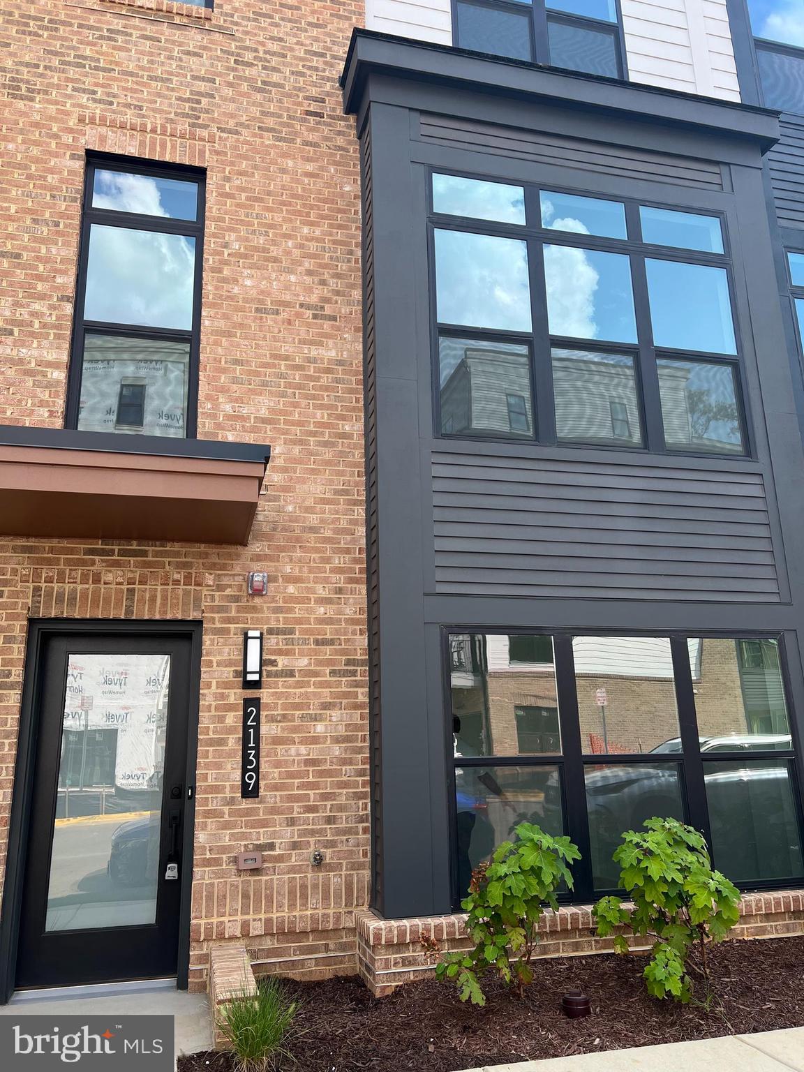 TYSONS RIDGE - Residential Lease