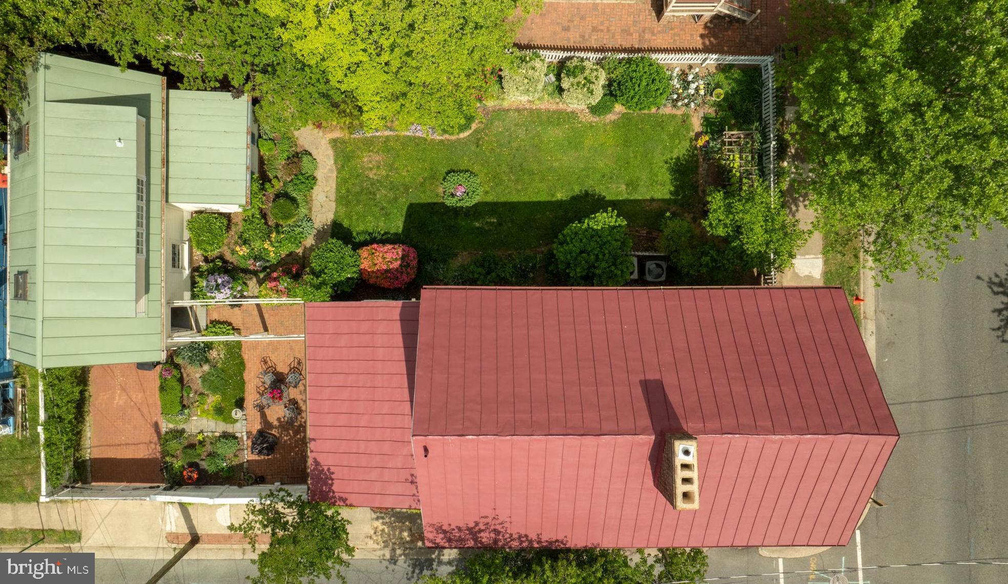 1300 CAROLINE STREET
