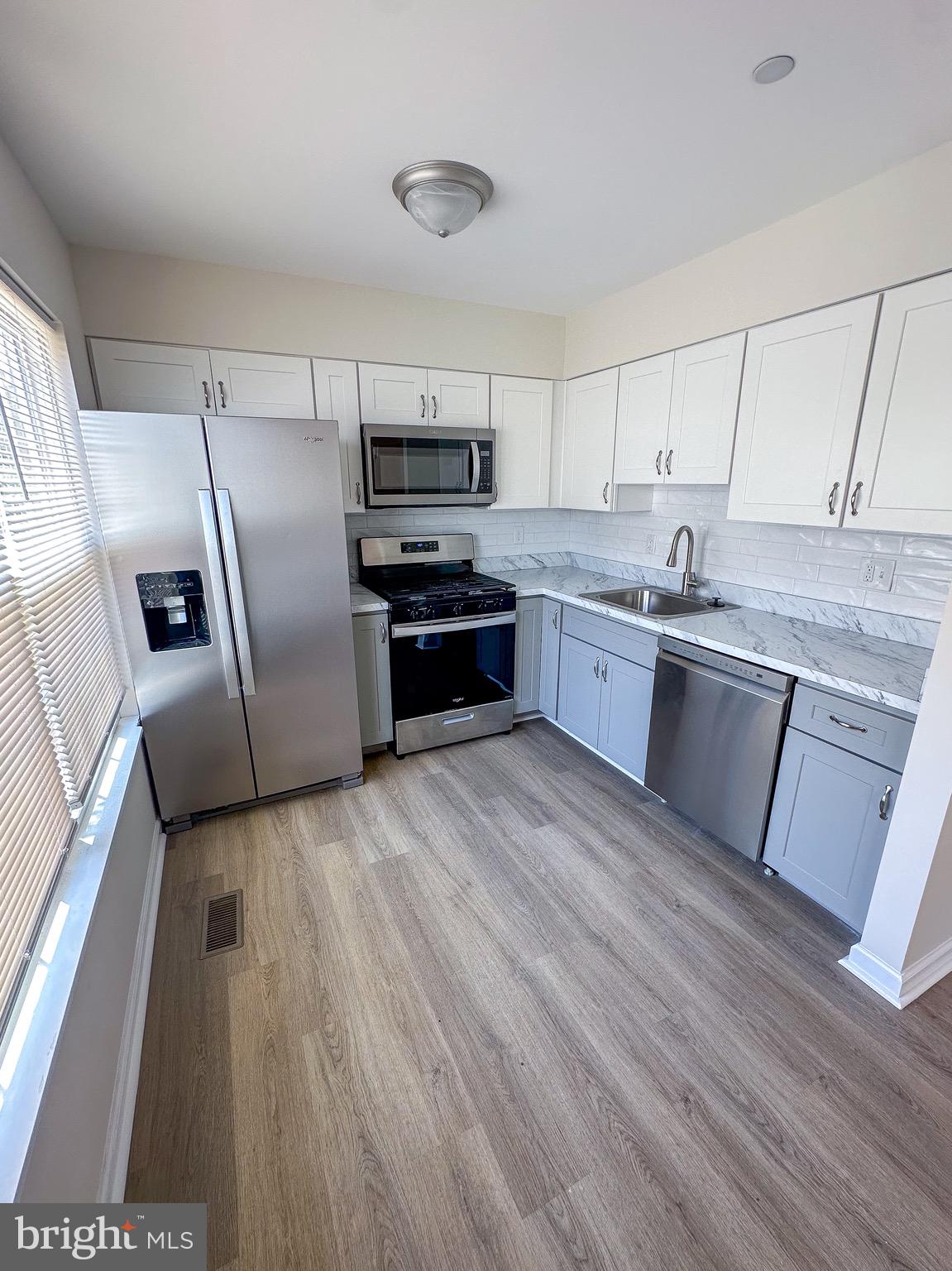 SANDTOWN-WINCHESTER - Residential