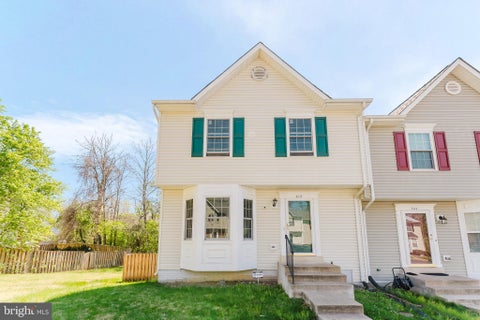 Townhouse For Sale - 302 Kings Crest Drive<br/> STAFFORD, VA 22554