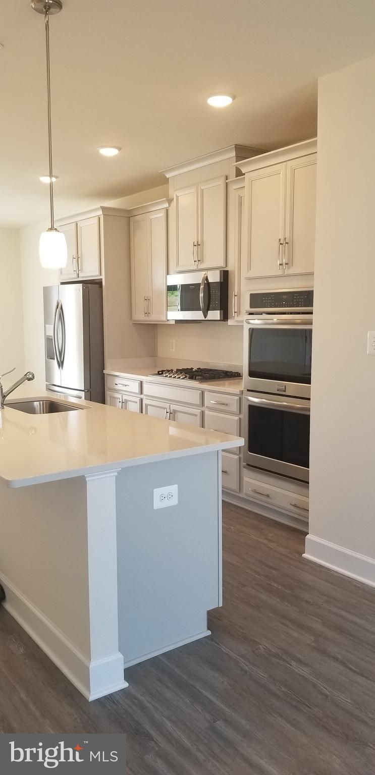 CAPITAL COURT - Residential