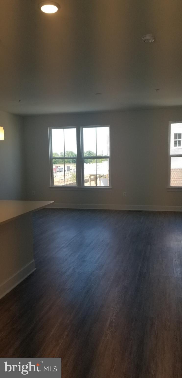 CAPITAL COURT - Residential