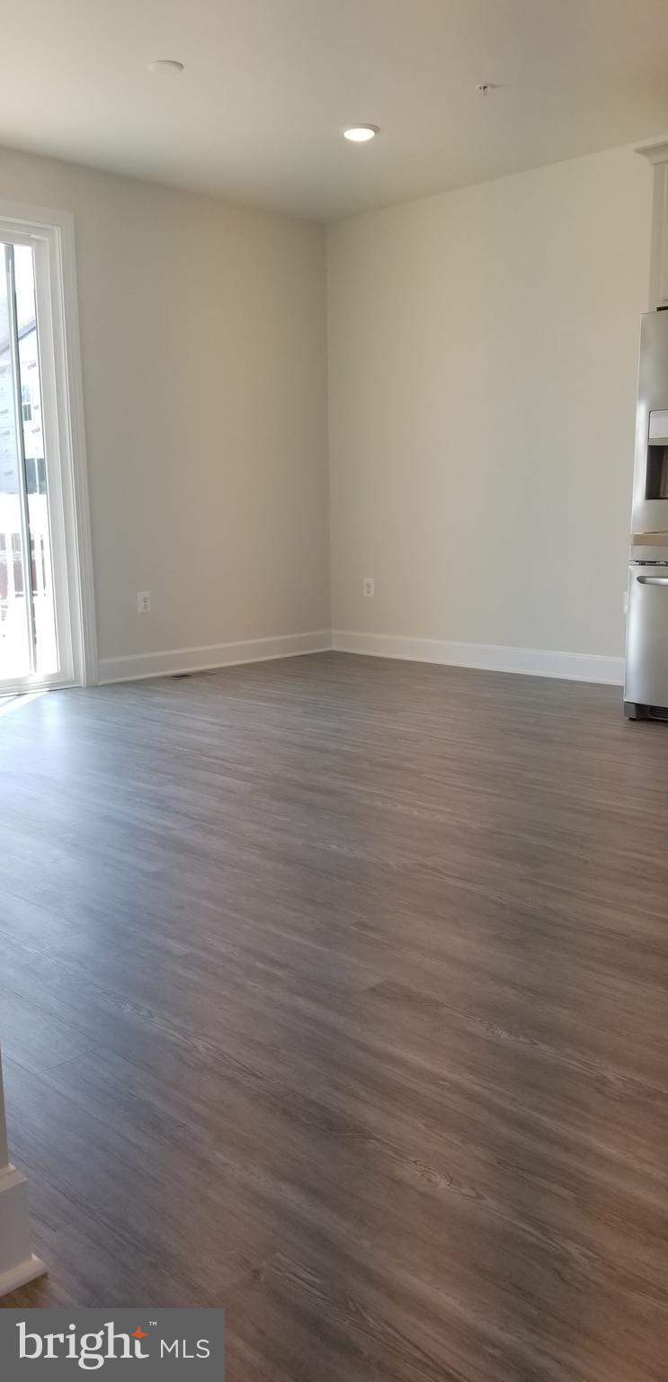 CAPITAL COURT - Residential