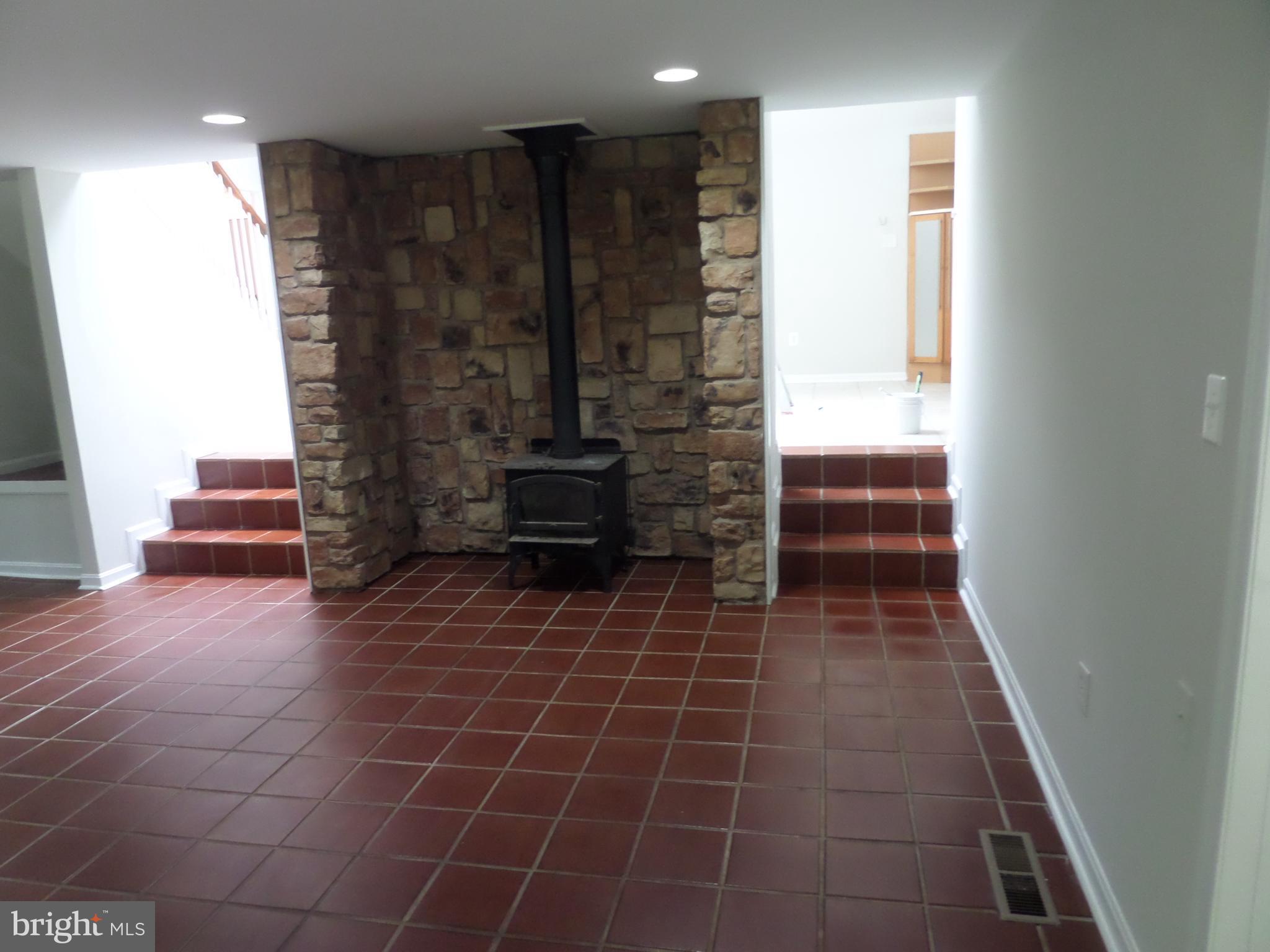 RIVERS EDGE - Residential Lease