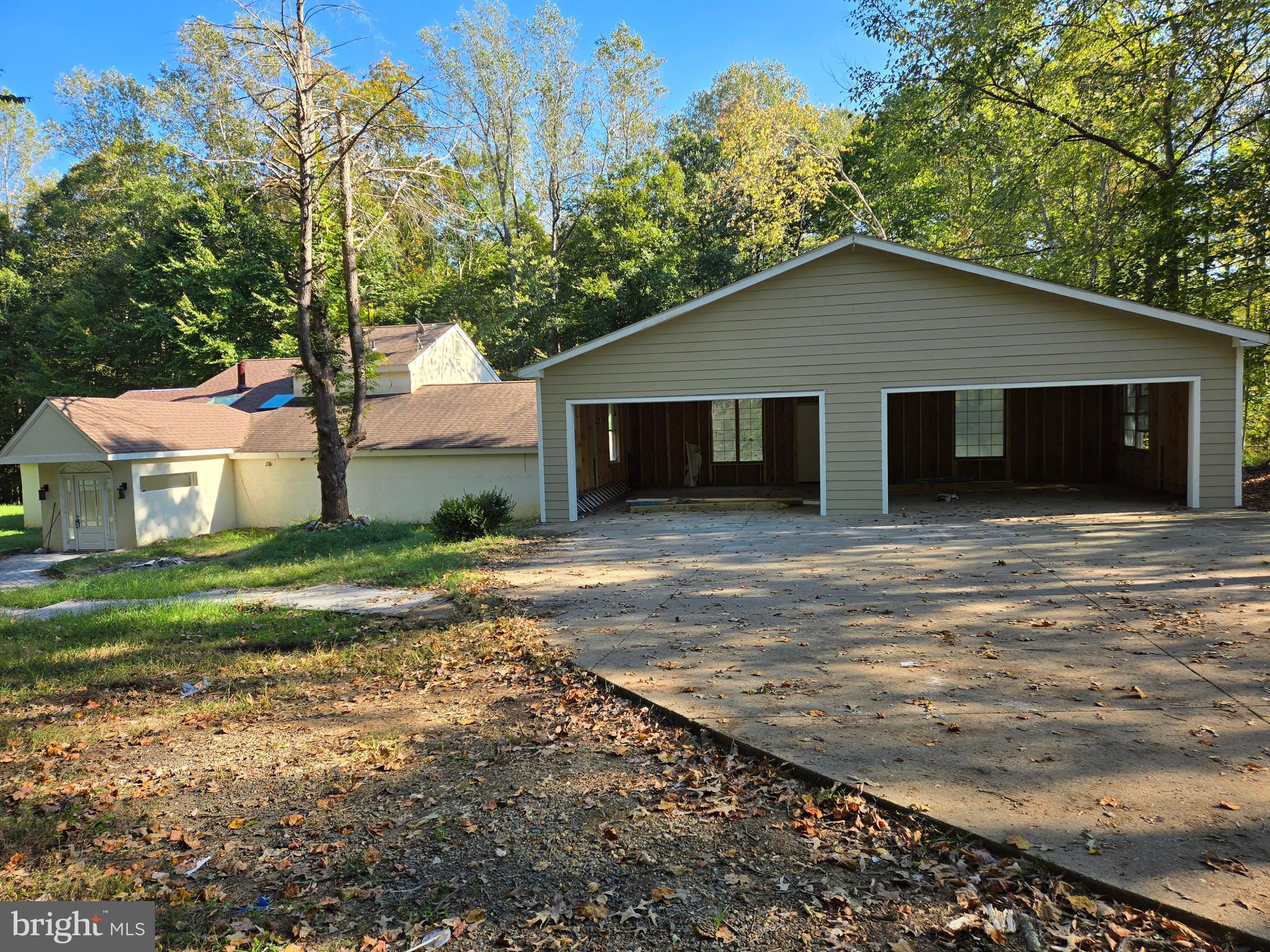 RIVERS EDGE - Residential Lease