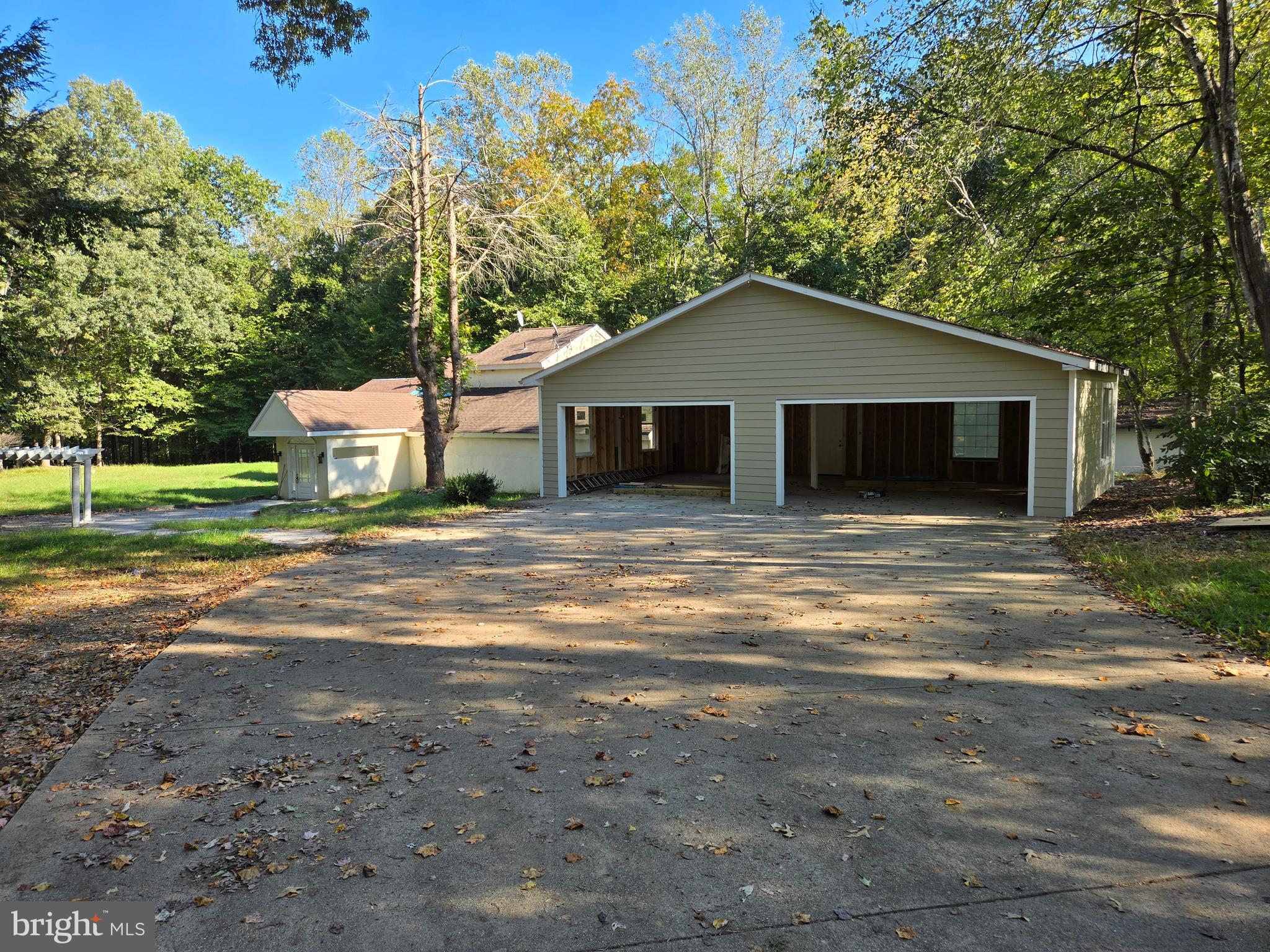 RIVERS EDGE - Residential Lease