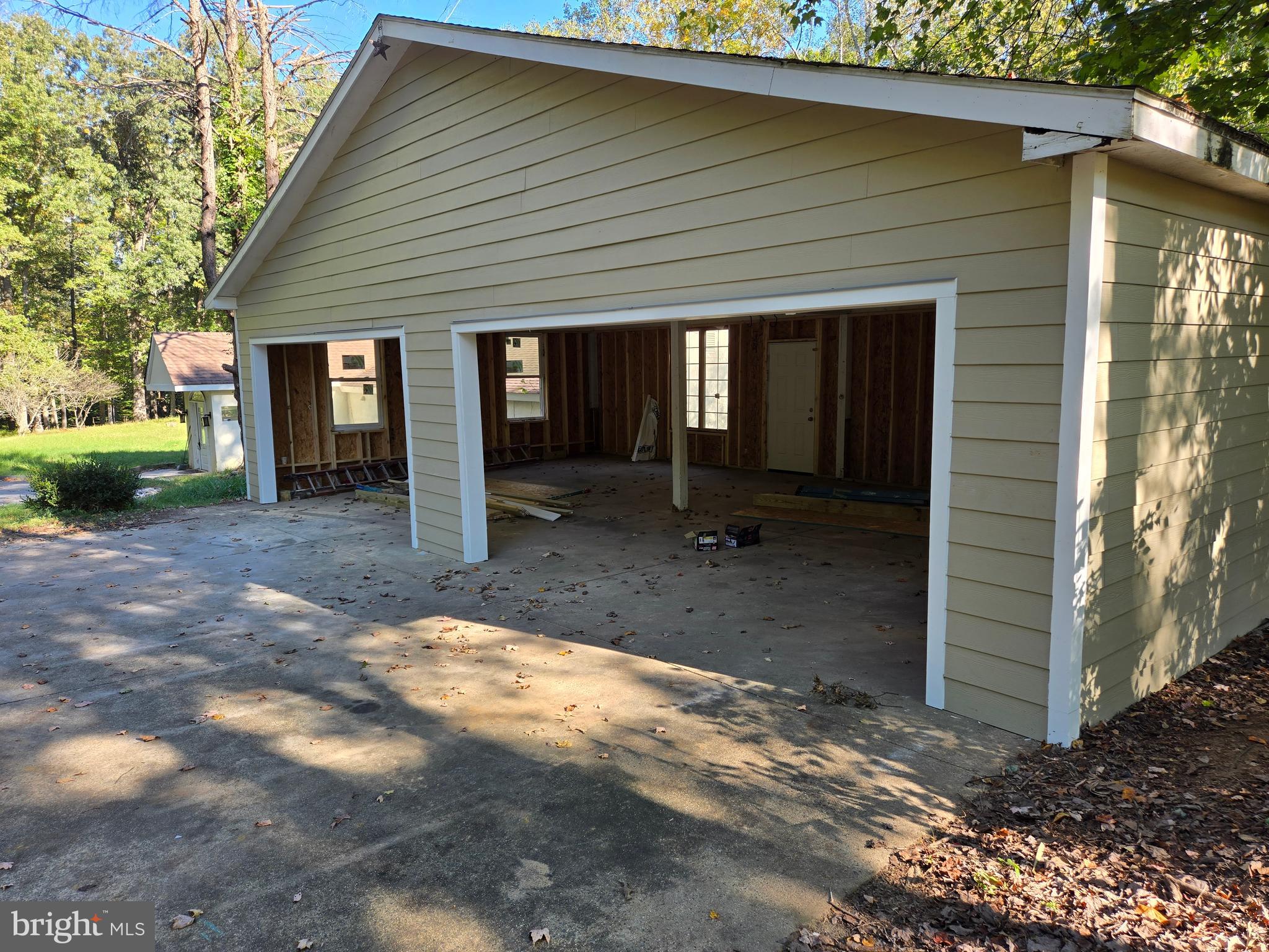 RIVERS EDGE - Residential Lease