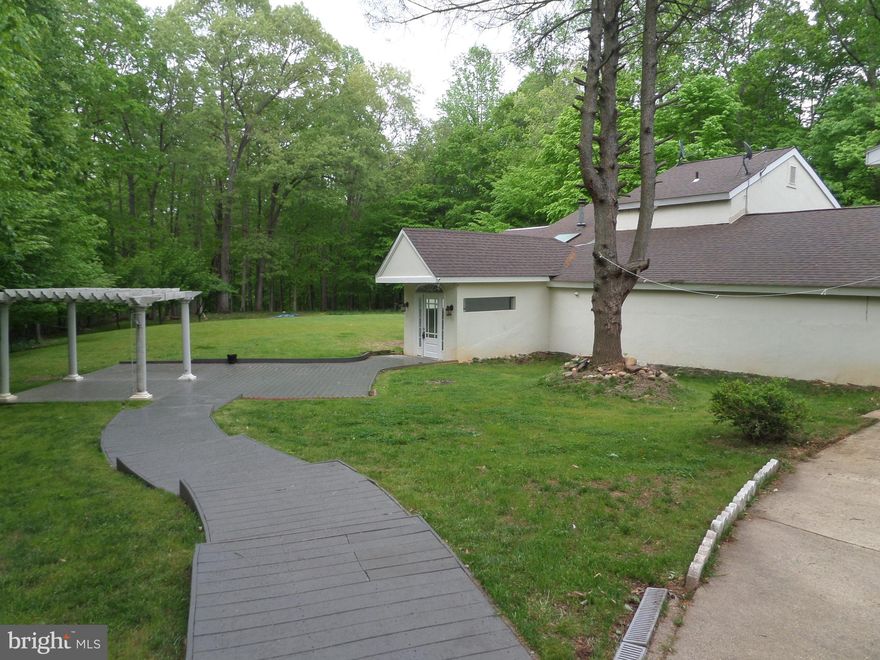 *** COME BACK TO NATURE/ QUIET & PEACEFUL *** HEAVILY WOODED WATERFRONT LOT *** 2020 COMPLETELY REMODELED NEW BATHS, NEW KITCHEN, NEW HVAC, WATER HEATER & DISHWASHER, NEW CARPET & CERAMIC TILE FLOORING *** NEW 4 CARS GARAGE *** THREE BEDROOMS PLUS DEN *** THREE AND HALF BATHS *** TWO NEW SKYLIGHTS *** CEILING FAN *** JUST A SHORT DRIVE TO COMMUTER RAIL ***