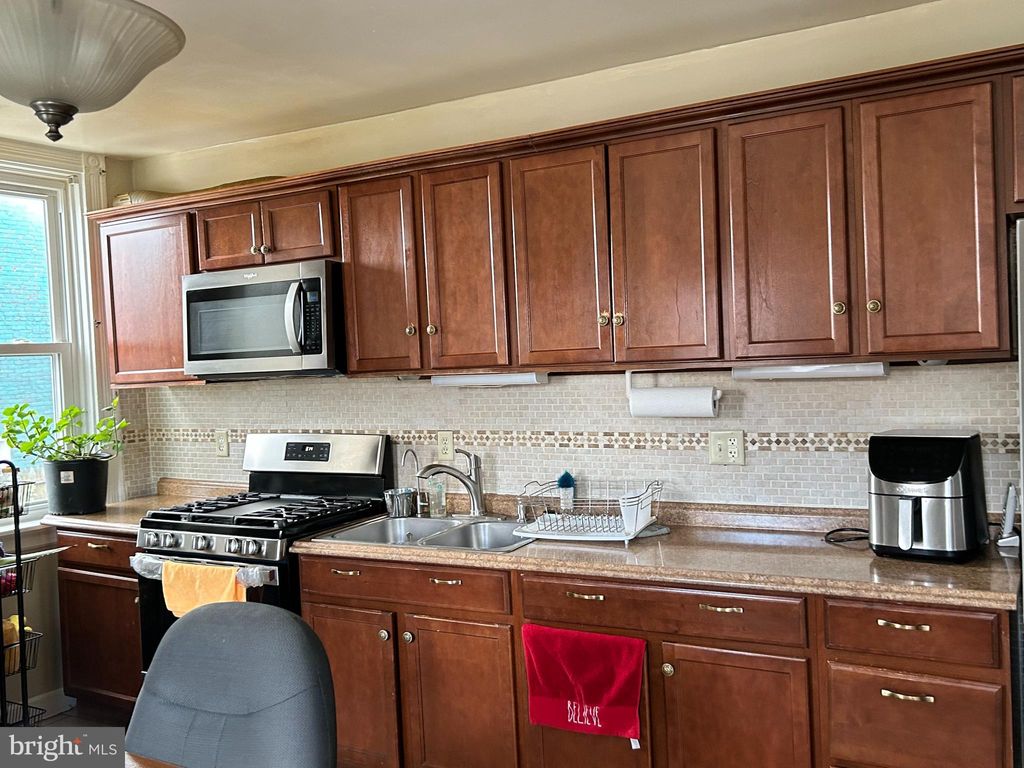 Photo of 576 PERSHING AVE, LANCASTER, PA 17602 (MLS # PALA2031546)