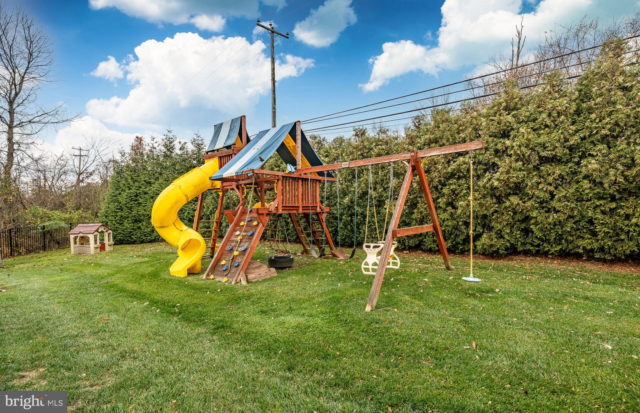 WARRINGTON MEADOWS - Residential