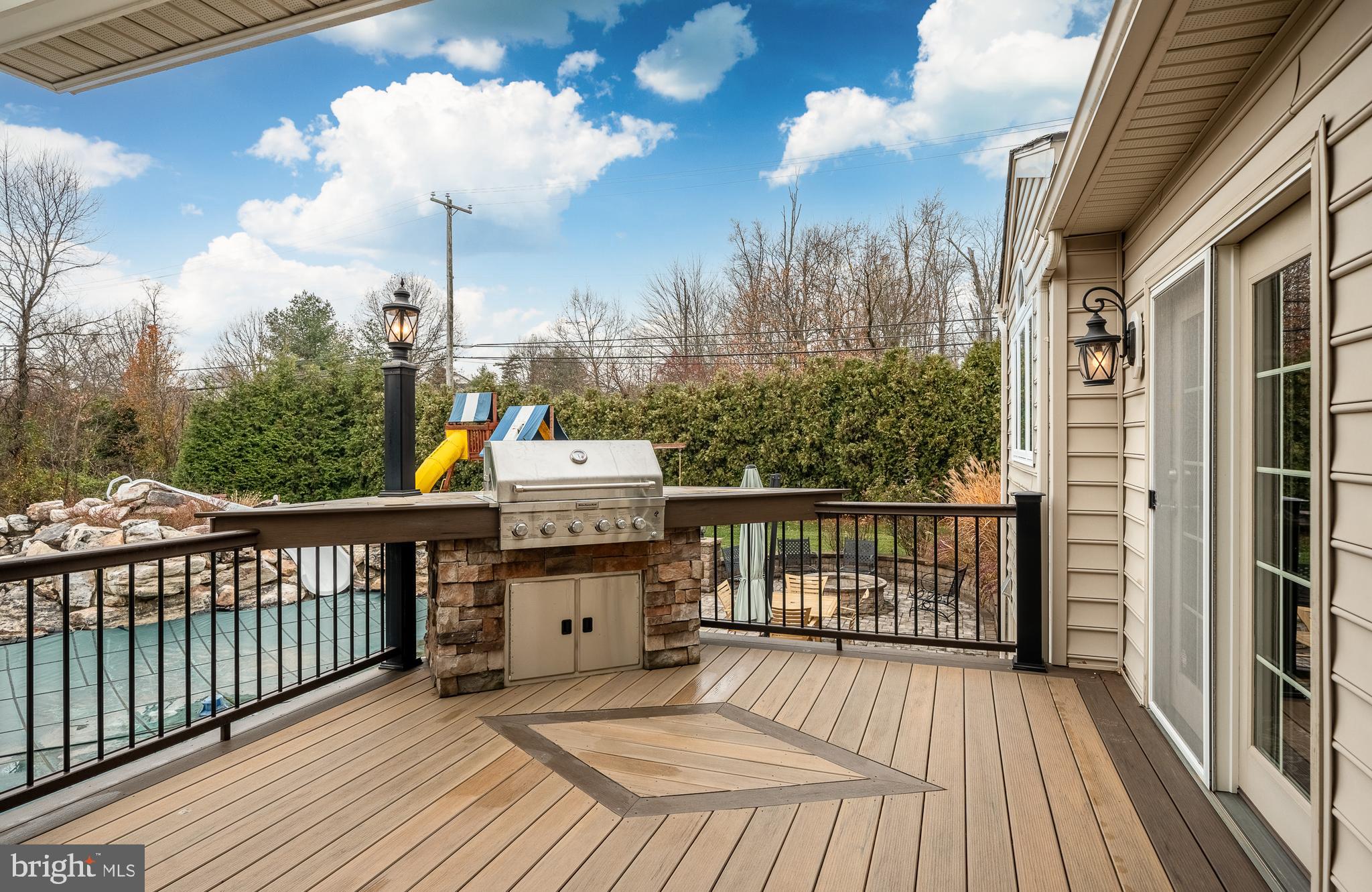 WARRINGTON MEADOWS - Residential