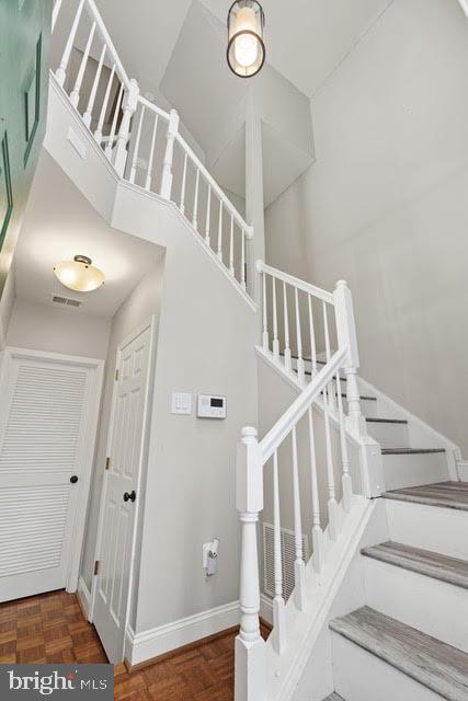 ASHBURN VILLAGE - Residential Lease