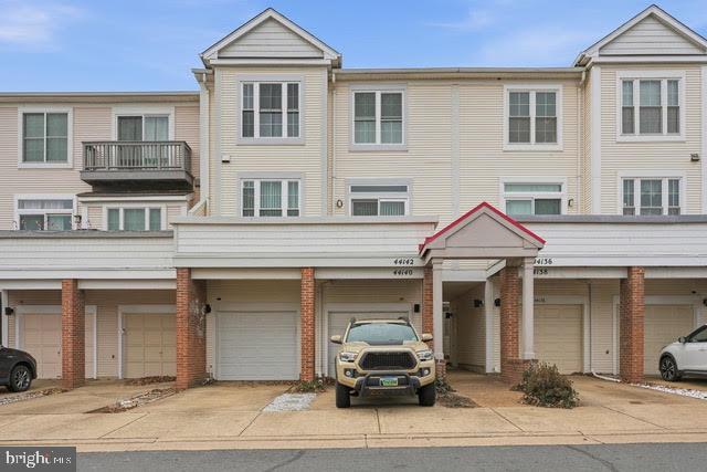 ASHBURN VILLAGE - Residential Lease
