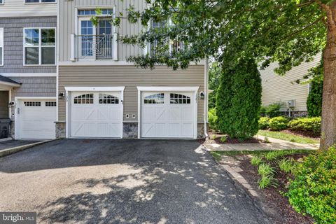 Photo of 1581 Renate Drive, WOODBRIDGE, VA 22192 (MLS # VAPW2120640)