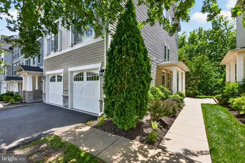 Photo of 1581 Renate Drive, WOODBRIDGE, VA 22192 (MLS # VAPW2120640)