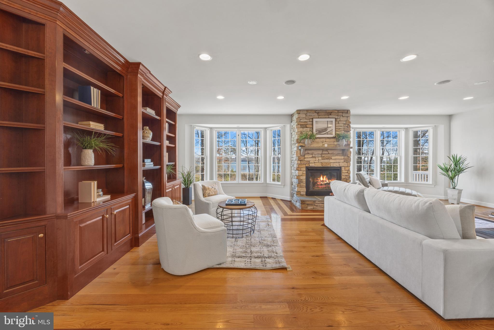 EDGEWATER - Residential