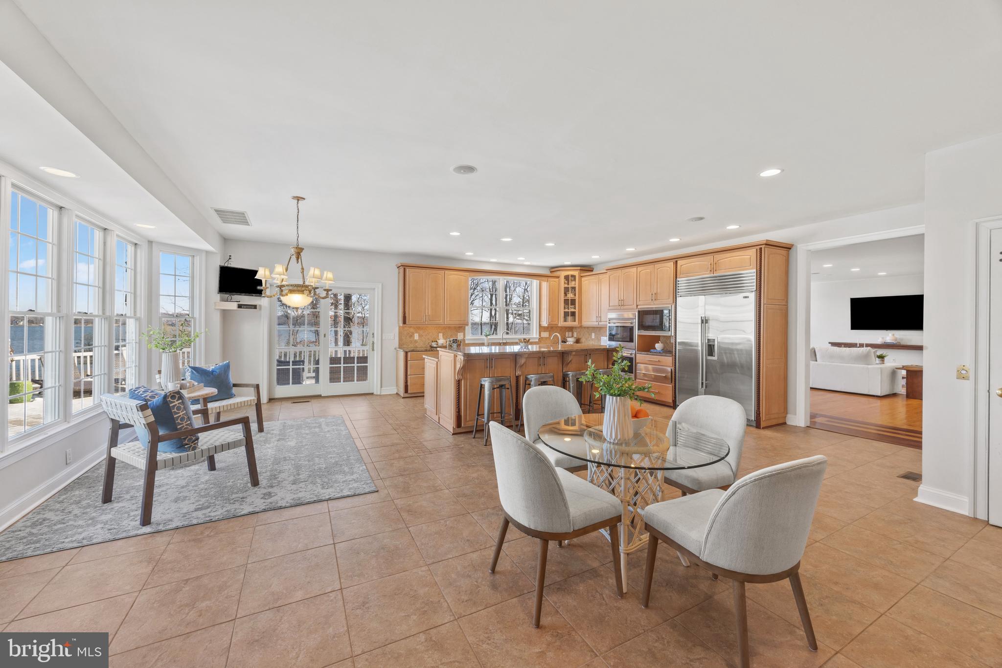 EDGEWATER - Residential