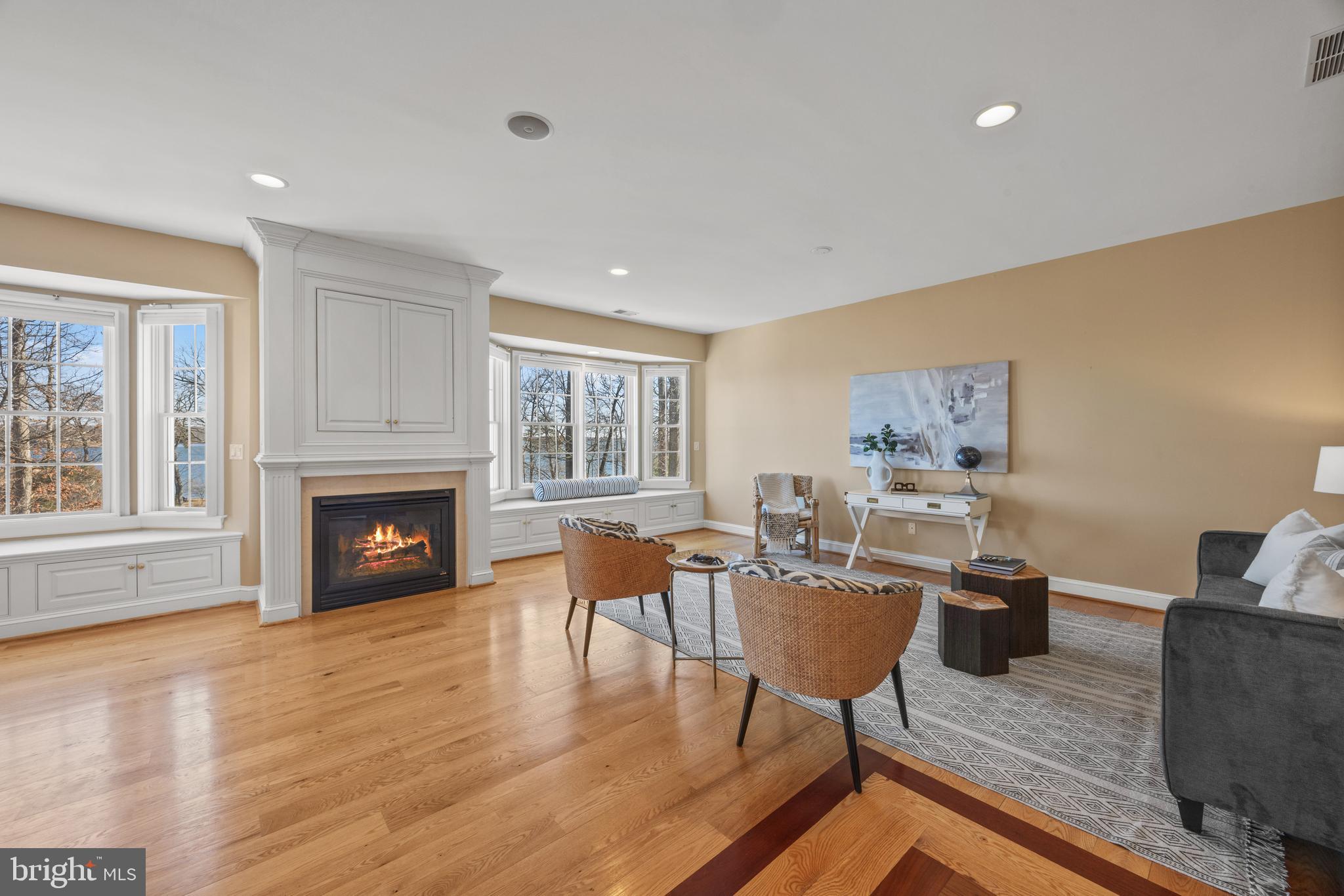 EDGEWATER - Residential