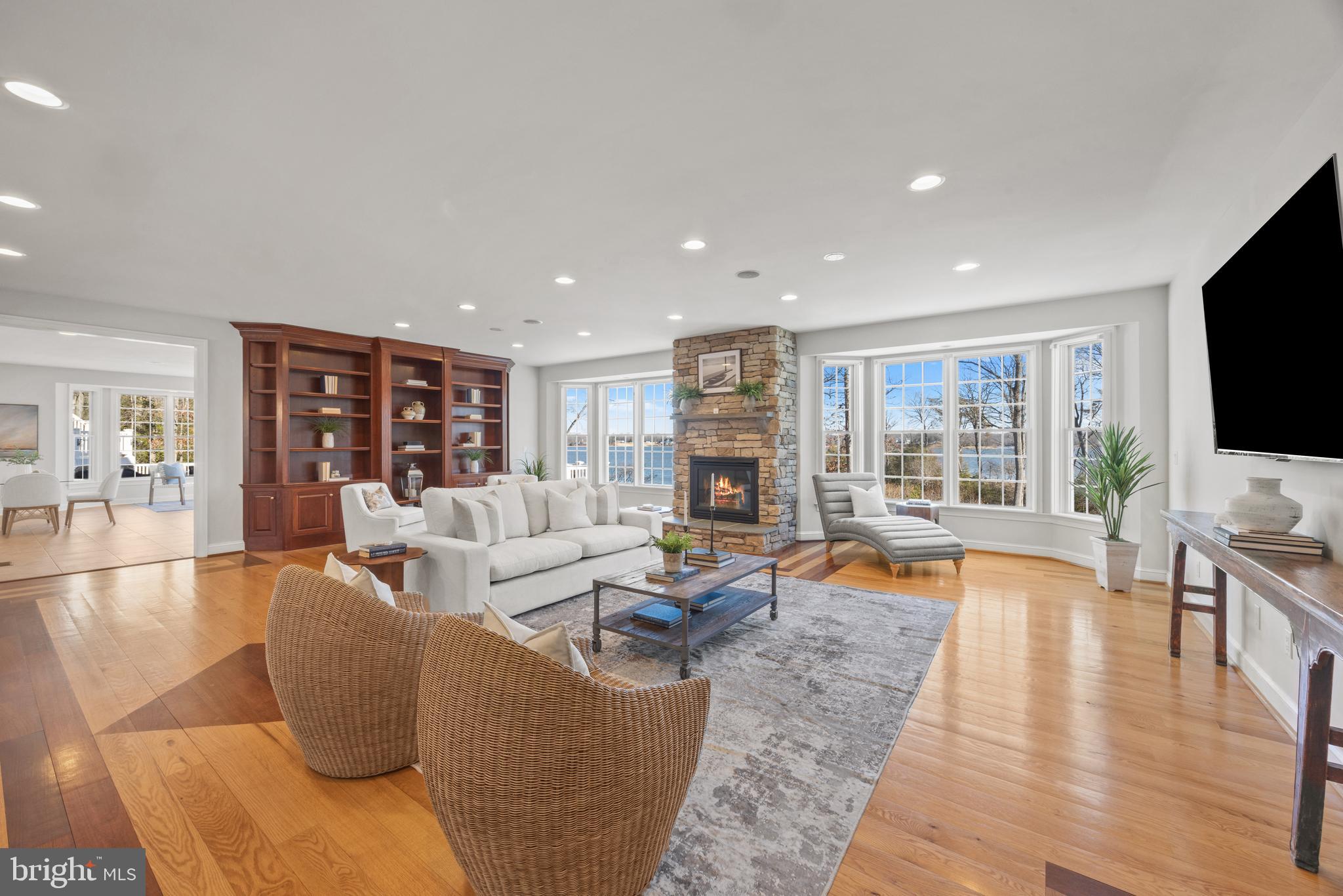 EDGEWATER - Residential