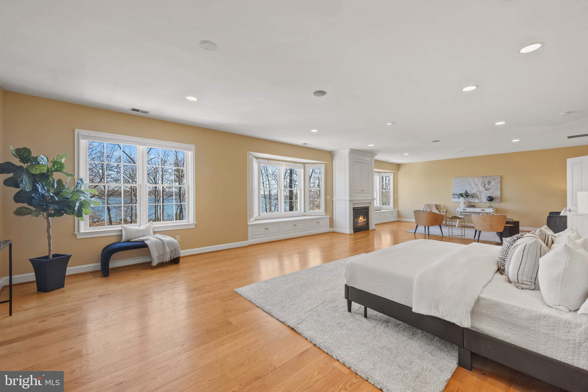 EDGEWATER - Residential