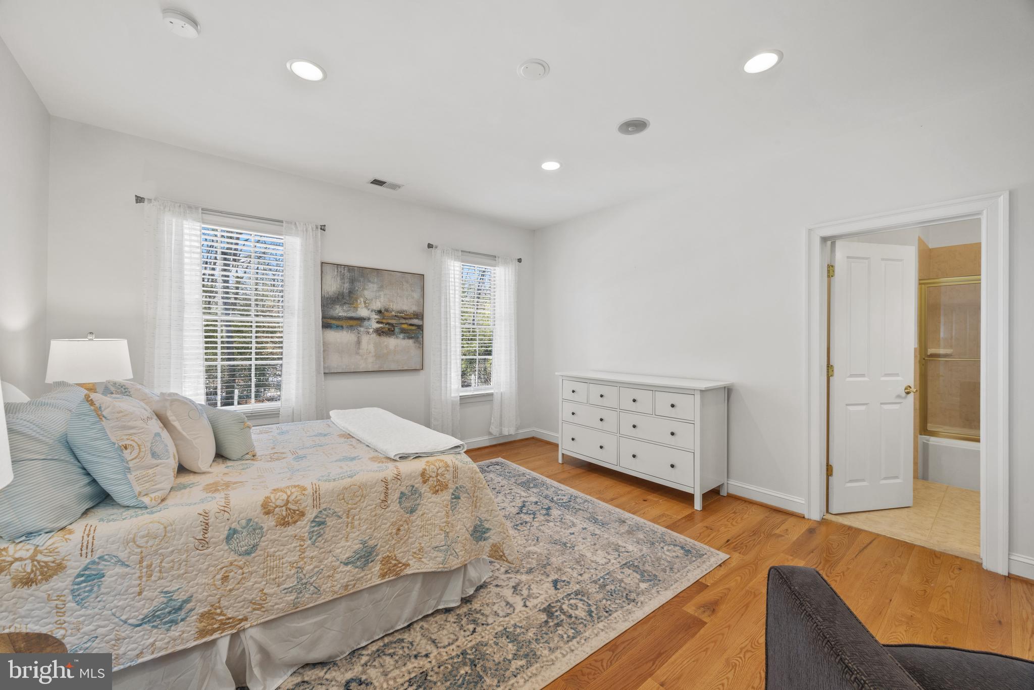 EDGEWATER - Residential