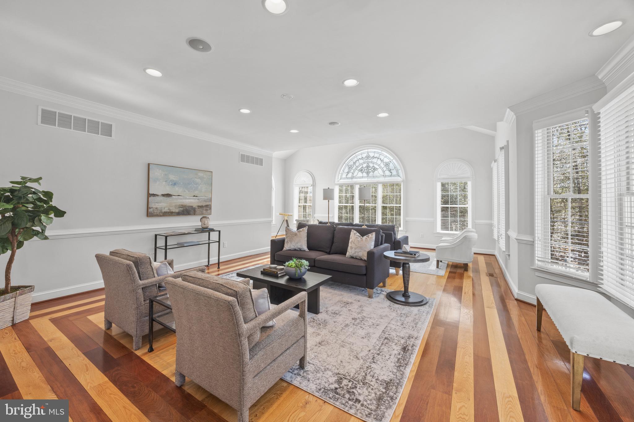 EDGEWATER - Residential