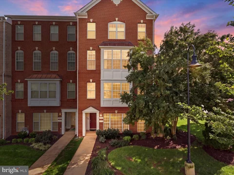 6297 Aster Haven Circle, Haymarket, VA MLS: VAPW2131238