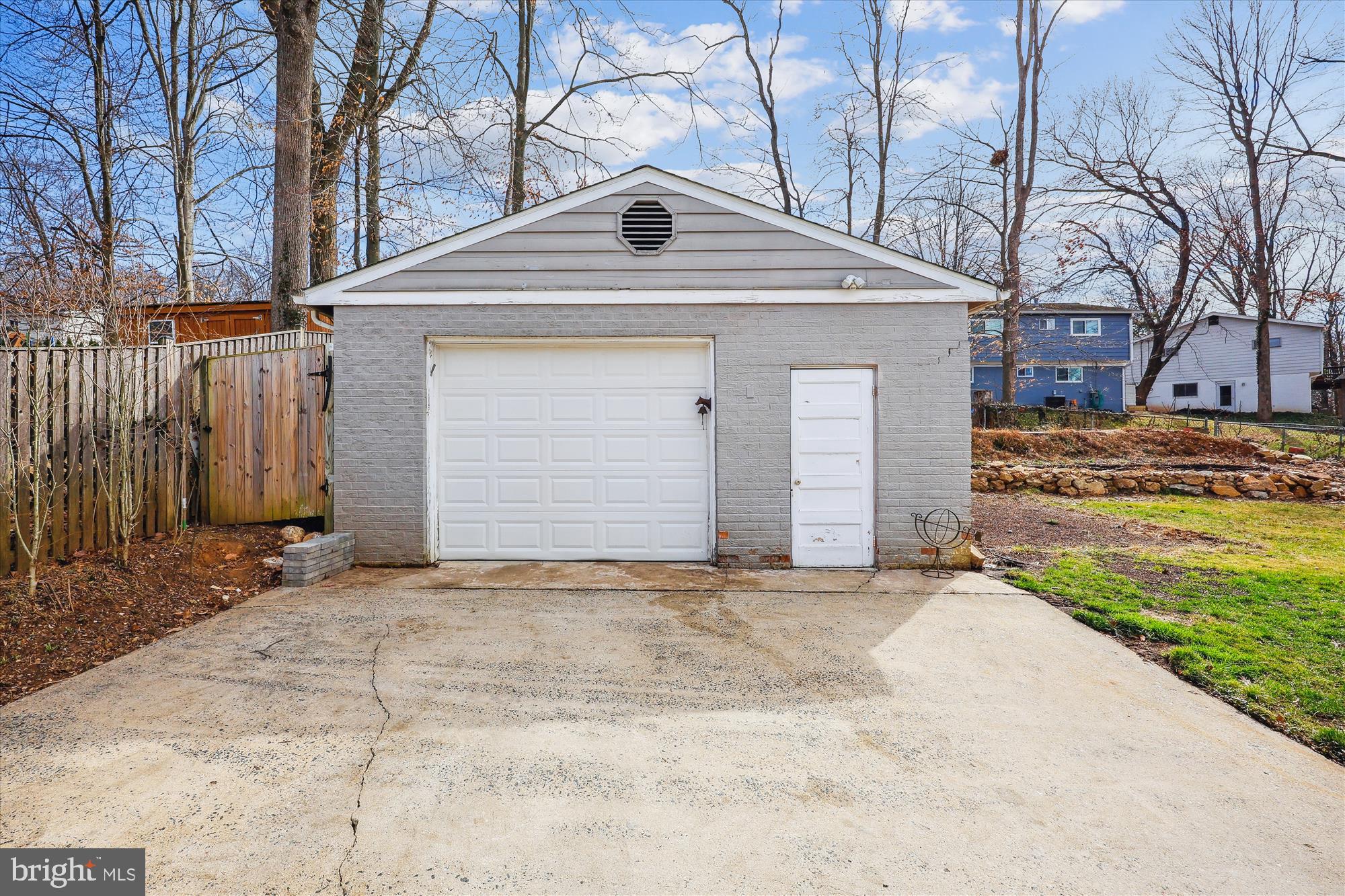 BEL PRE WOODS - Residential