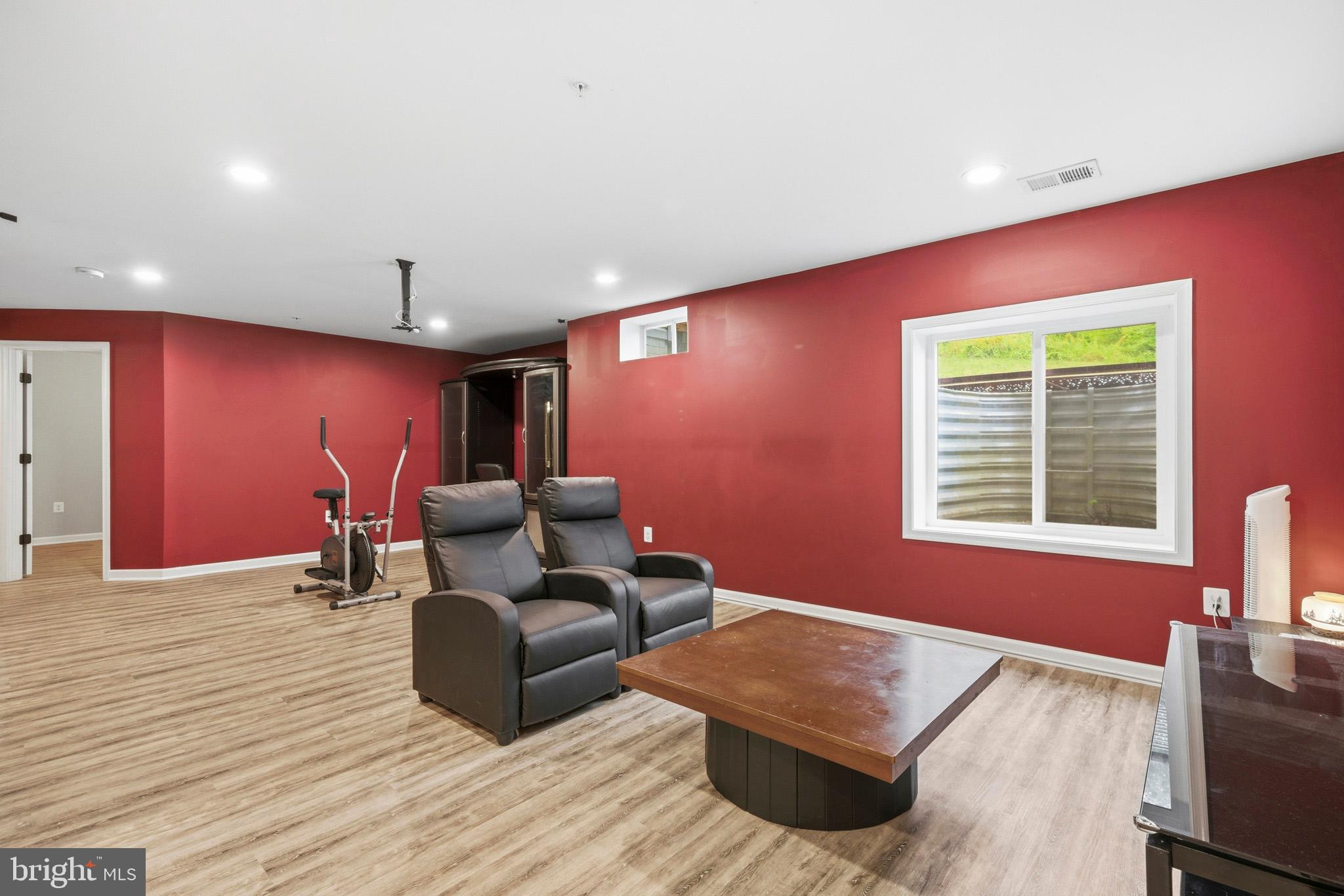WESTBURY PUB - Residential